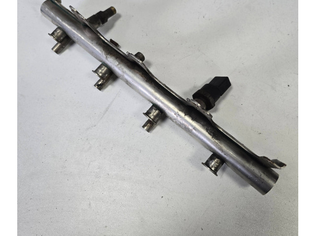 Топливная рампа 06F133317   Audi A3 S3 8P   для двигателя BLS