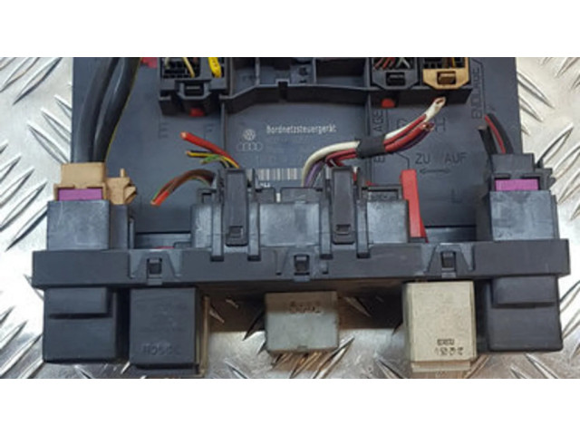 Блок предохранителей 1K0937049AA Volkswagen Caddy