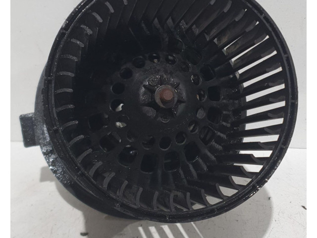 Вентилятор печки       Dacia Duster
