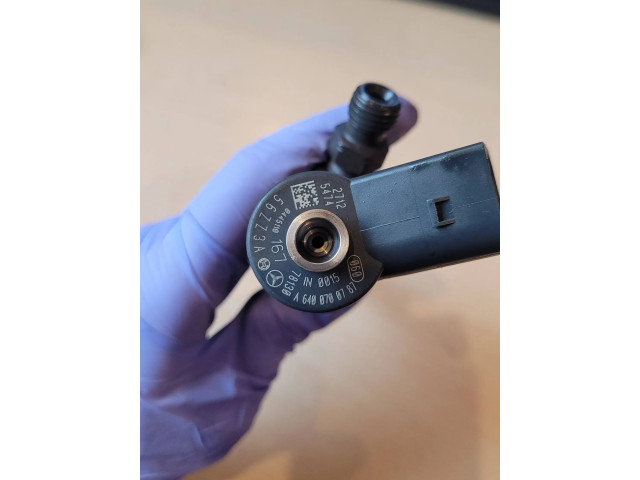 Vstřikovač A6400700787   Mercedes-Benz B W245  pro naftový motor 2.0  