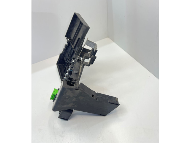 Блок предохранителей 1J0937550   Audi A3 S3 8L    