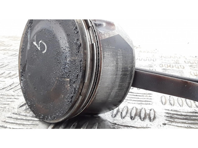 Píst    Saab 9-7X  pro benzínový motor 4.2  