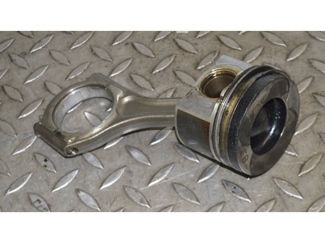 Поршень EE20Z Subaru Outback