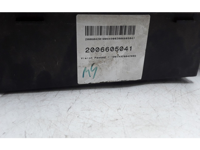 Блок предохранителей 490000070, 93065418   Ford Focus    