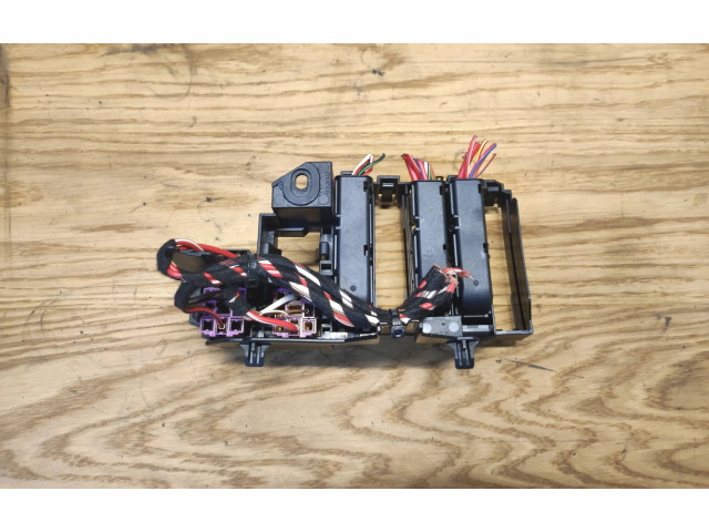 Блок предохранителей 22105701R Audi A5 8T 8F