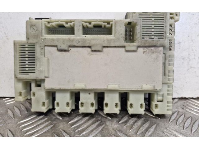 Блок предохранителей 7700411322E   Renault Clio II    