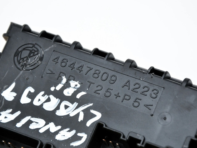 Блок предохранителей 46447809 Lancia Lybra
