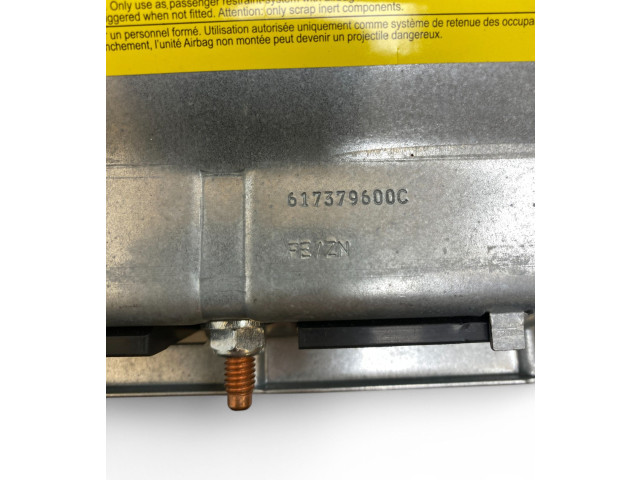 Подушка безопасности для колен A1768600402   Mercedes-Benz GLA W156