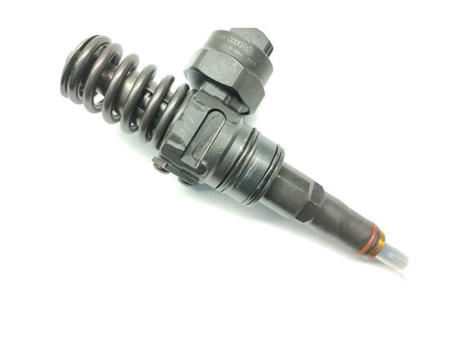 Vstřikovač 038130073F Audi A4 S4 B5 8D pro benzínový motor 2.8 AJM