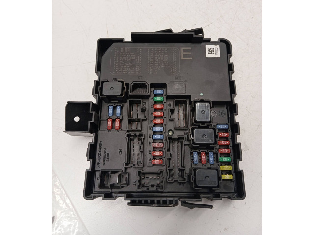 Блок предохранителей 284B7ZE03B, 3551069557 Infiniti QX56