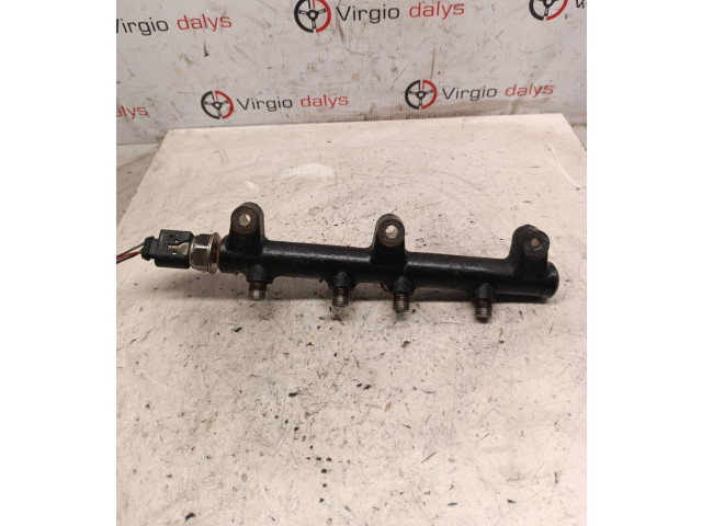 Vstřikovací lišta 315004X400, R9144Z100A   KIA Carnival     