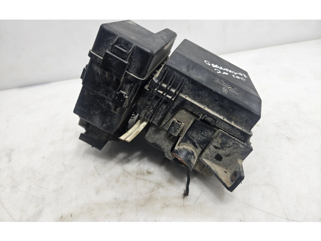 Блок предохранителей Mitsubishi Grandis