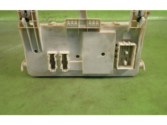 Ящик предохранителей (комплект) 31268178   Volvo V50