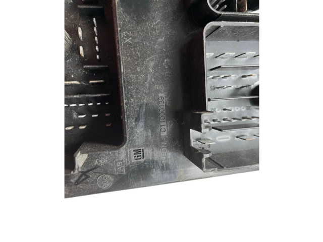   Pojistková skříňka 13368644   Opel Zafira C 2014