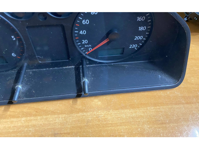 Přístrojová deska Volkswagen Transporter - Caravelle T5 2005 88311346