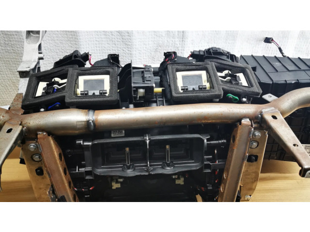 Балка крепления панели