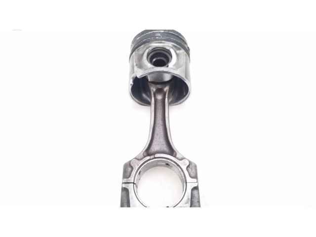 Píst Toyota Avensis T220 pro naftový motor 2.0 1CD-FTV