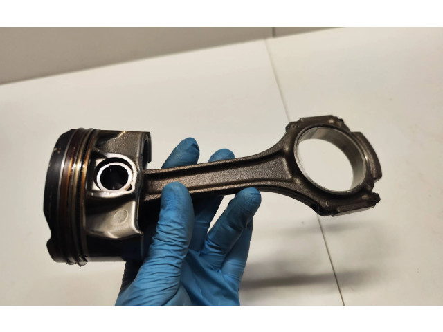 Píst a17700q06, a17700 Mercedes-Benz C AMG W205