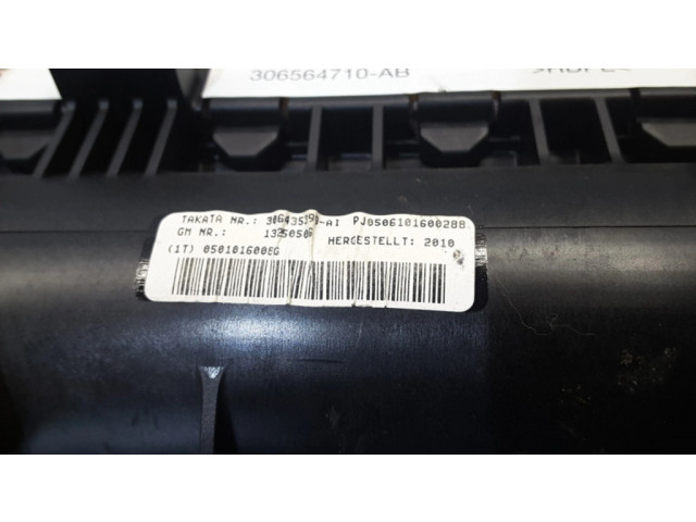Подушка безопасности пассажира 306435399, 13250506   Opel Meriva B