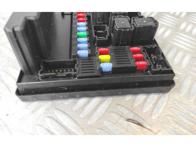 Pojistková skříňka 284B7JD02A Nissan Qashqai 2009