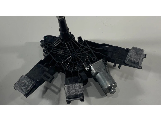 Двигатель стеклоочистителя заднего стекла