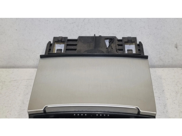 Передняя пепельница