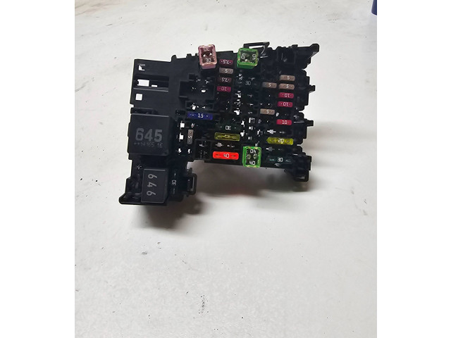 Блок предохранителей SK37XIR3 Skoda Octavia Mk3 (5E)