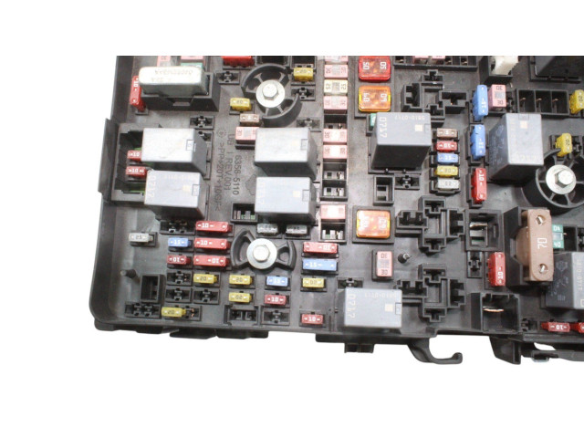 Блок предохранителей 68193002AF Jeep Cherokee