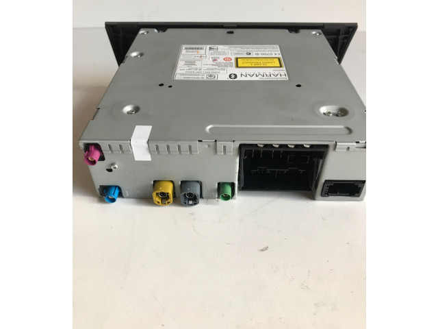 Радио/ проигрыватель CD/DVD / навигация