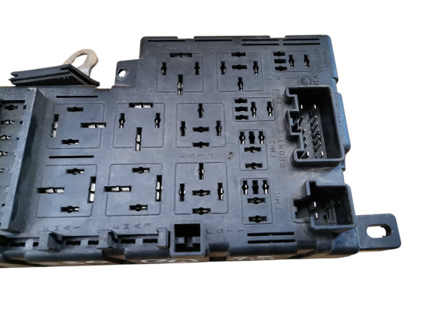 Блок предохранителей 9494207, 518323001 Volvo S80