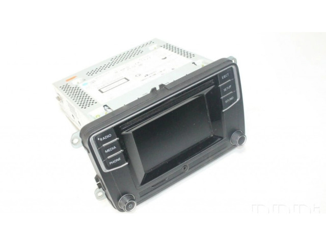 Радио/ проигрыватель CD/DVD / навигация