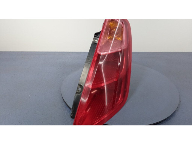 Задний фонарь в кузове