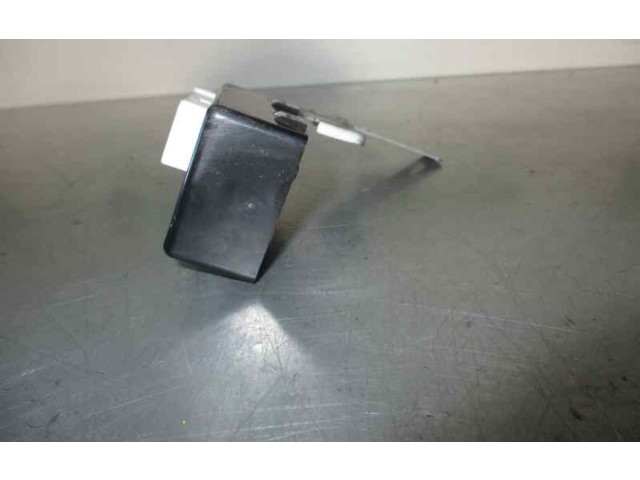 Блок предохранителей 952301G100   KIA Rio    