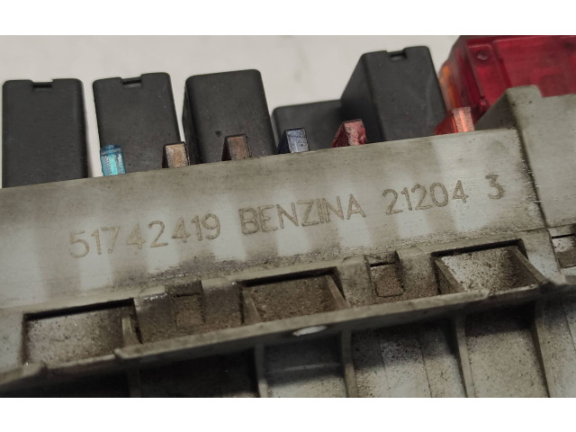 Блок предохранителей 51742419, 212043   Alfa Romeo GT    