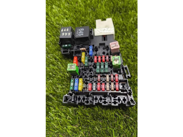 Блок предохранителей 5Q0937615C, WPE904182   Volkswagen Golf VII    