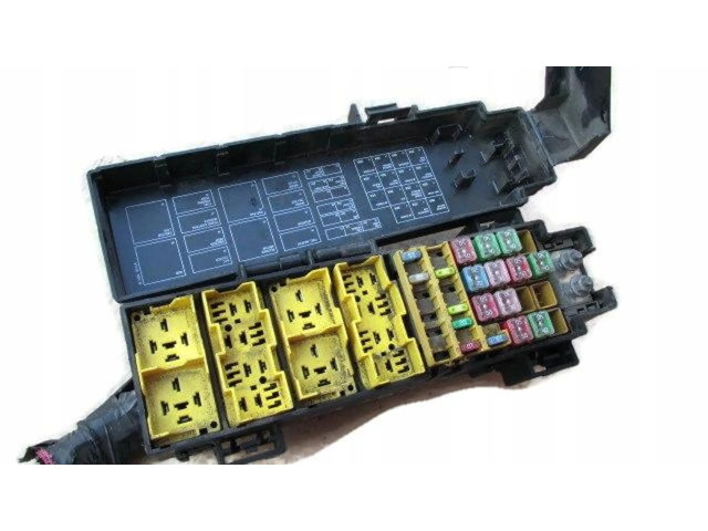 Подушка безопасности водителя    Jeep Cherokee III KJ