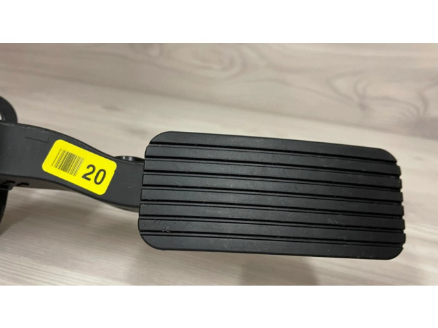 Педаль акселератора