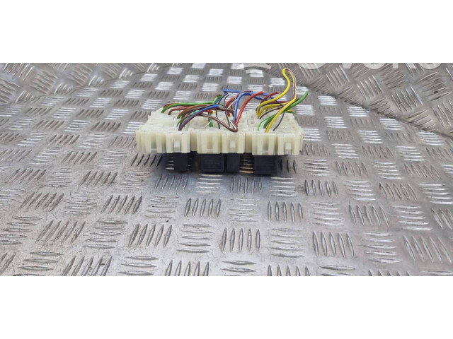 Блок предохранителей BS7T14K131AA Ford Galaxy