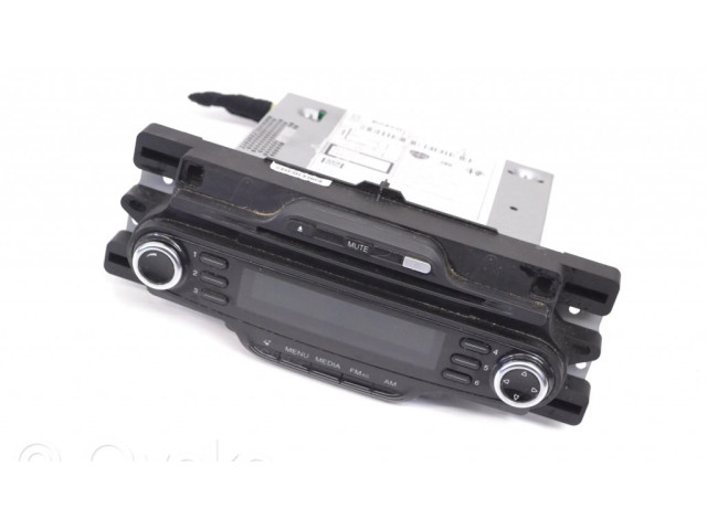 Радио/ проигрыватель CD/DVD / навигация