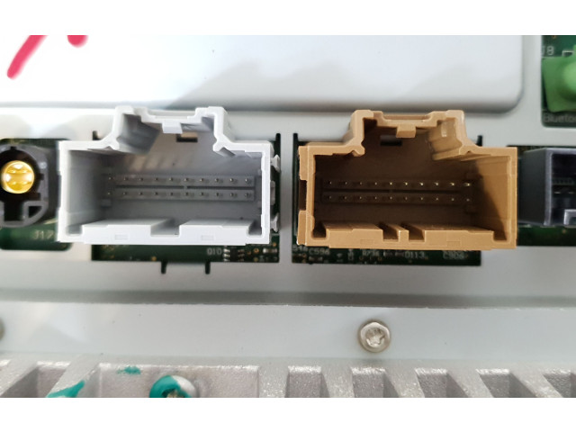 Дисплей    1045006-00-D, 6008905-00-C   Tesla Model S