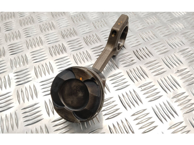 Píst 7624409, 7624408 BMW 5 GT F07 N55B30A