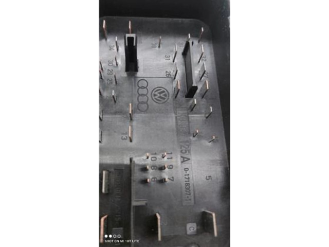 Блок предохранителей Skoda Octavia Mk2 (1Z)