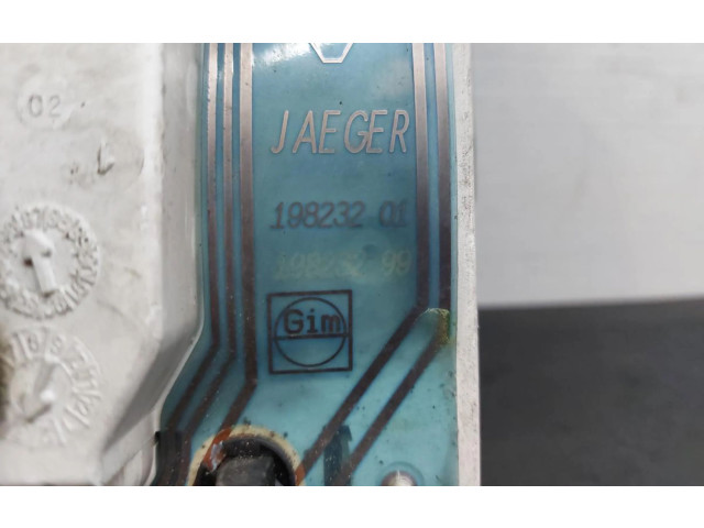 Блок предохранителей  7700841348   Renault Clio I    