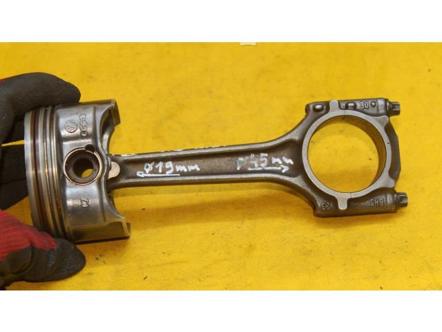  Поршень с шатуном    Volkswagen Golf VI  