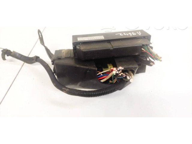 Блок предохранителей  82231SA000, 306092   Subaru Forester SG    