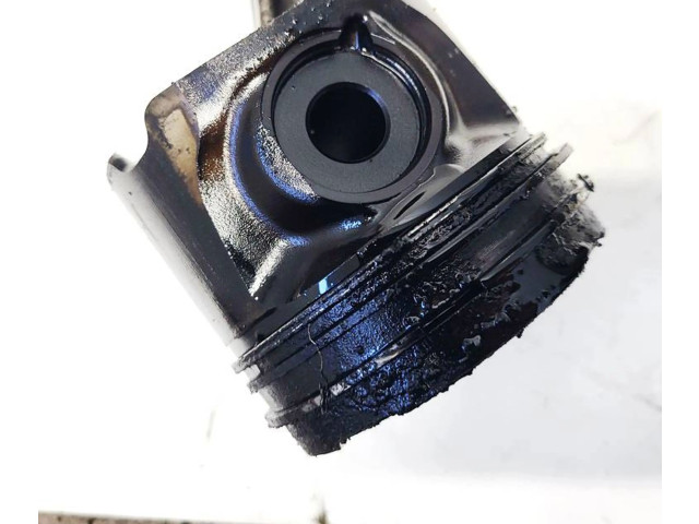 Поршень с шатуном Volvo V70