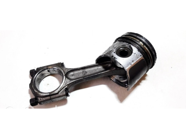 Píst Citroen Xsara pro naftový motor 2.0