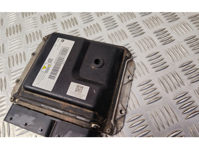 Блок управления двигателя 55585729 Opel Meriva B