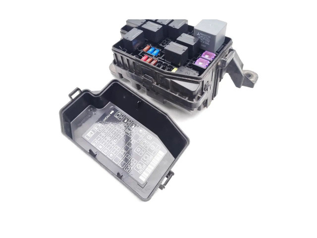 Блок предохранителей MR400709   Mitsubishi Outlander    