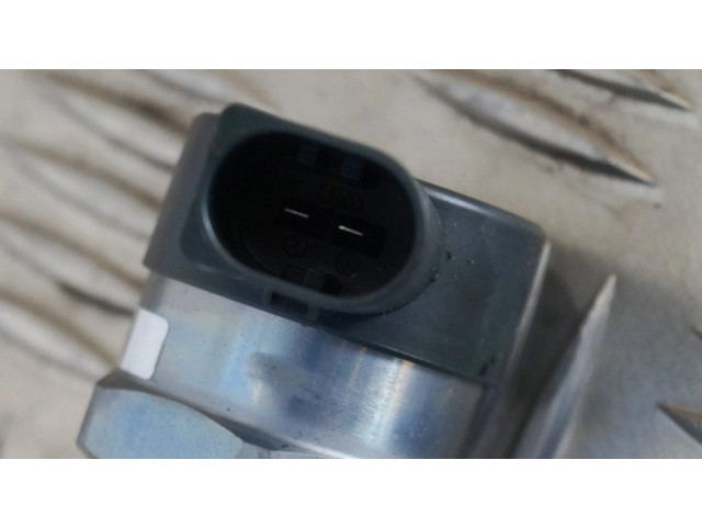 Vstřikovací lišta BMW 5 F10 F11 pro naftový motor 3.0 N57 D30 B